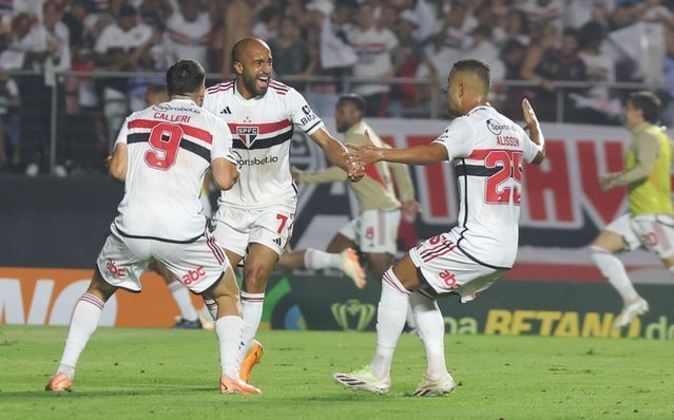 Atuação de Lucas Moura contra o Corinthians rendeu elogios até mesmo dos adversários