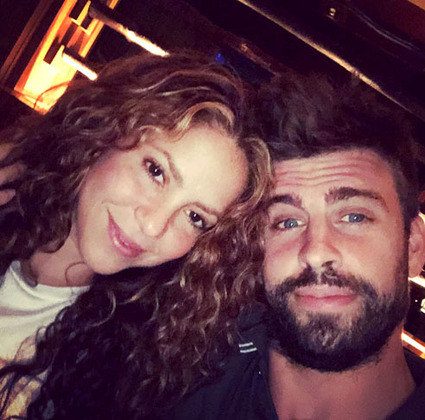 Atualmente com 35 anos, ele faz aniversário no mesmo dia de Shakira. Os dois ficaram juntos como casal por praticamente 12 anos.