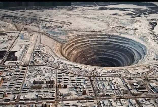 Atualmente o buraco mais profundo do mundo é o Kola Superdeep Borehole, na Península de Kola, na Rússia
