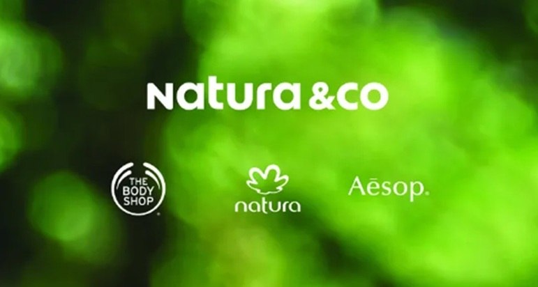 Atuando no setor de produtos cosméticos, a Natura & Co aparece no oitavo lugar no ranking de maiores varejistas do Brasil. Fundada em 1969, são mais 772 lojas próprias e franquias, com mais de 8 milhões de consultores.
