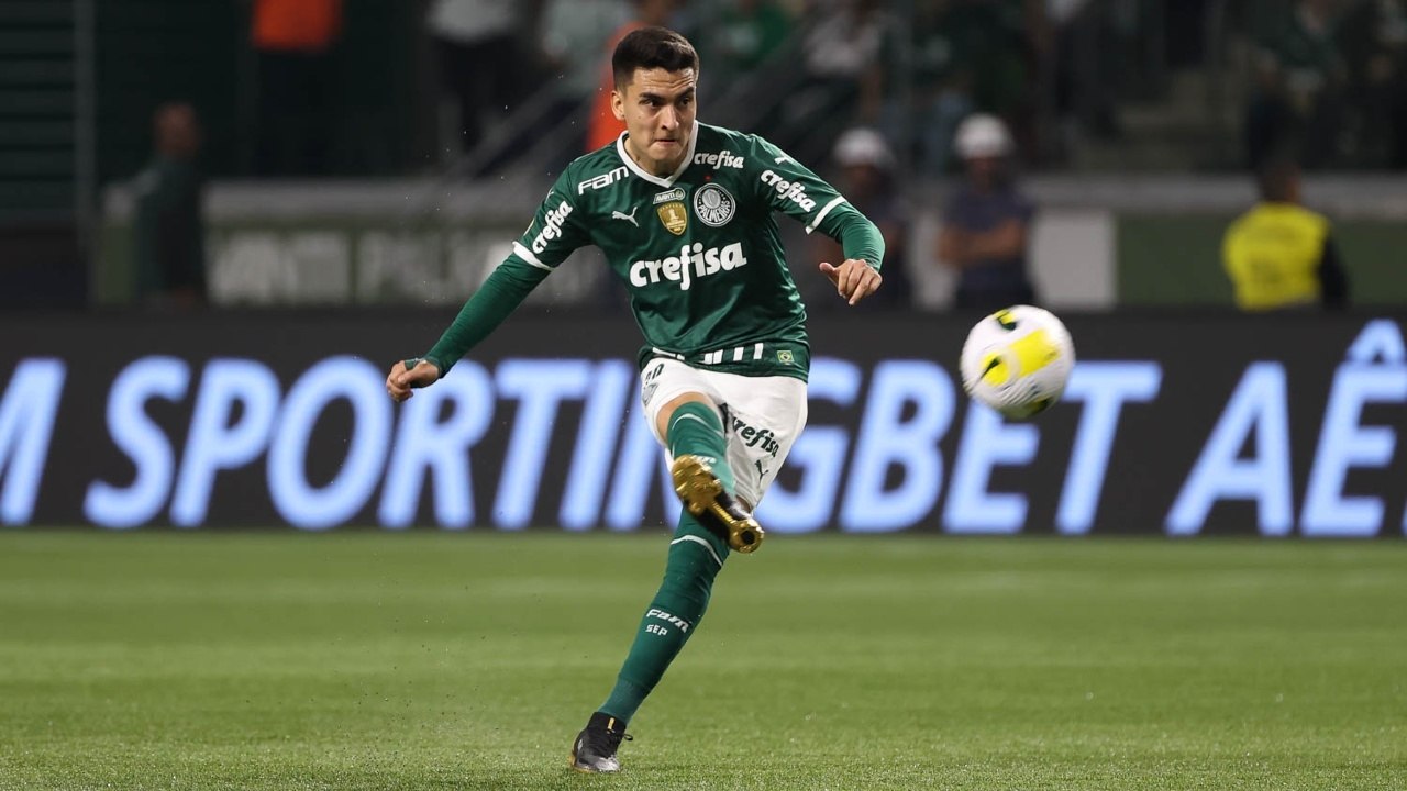 Atuesta marca pela primeira vez com a camisa do Palmeiras