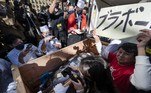 O restaurante de sushi Onodera Group e o atacadista japonês Yamayuki desembolsaram 36 milhões de ienes pelo atum-rabilho de 212 kg no leilão realizado no mercado de peixes de Toyosu, em Tóquio
