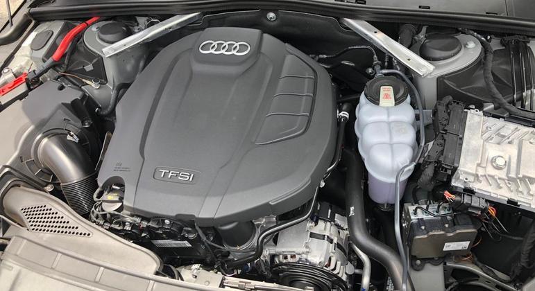 O Audi A4 Performance Black é equipado com motor 2.0 turbo de 249cv.