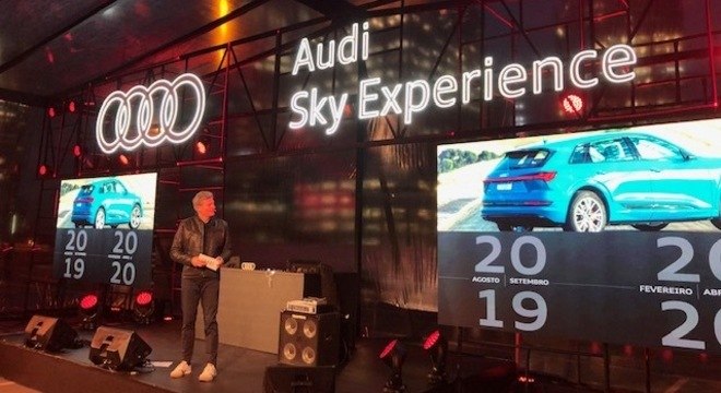 CEO da Audi, Johannes Roscheck, anuncia que a Audi terá cinco elétricos até o final de 2021 por aqui