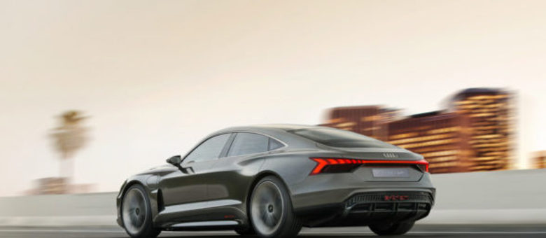 Com traseira elegante, esportiva e arredondada, estilo do e-Tron GT deve inspirar novos produtos