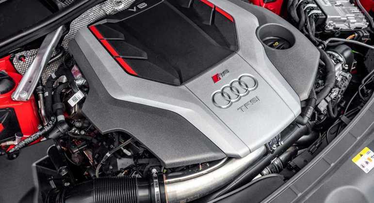 Audi RS5 Competition Plus 2023 tem um motor V6 2.9 litros biturbo, que entrega até 450 cv