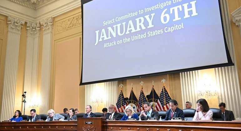 Comitê do Congresso americano durante audiência sobre a invasão do Capitólio 