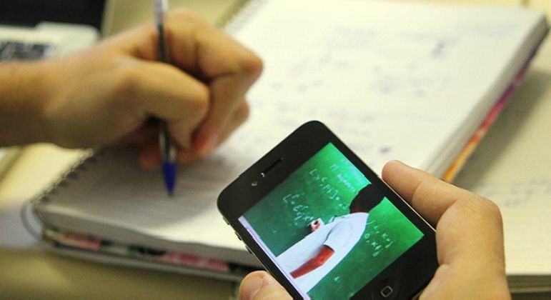 Professores da rede estadual de SP relatam como deixaram as aulas virtuais mais divertidas