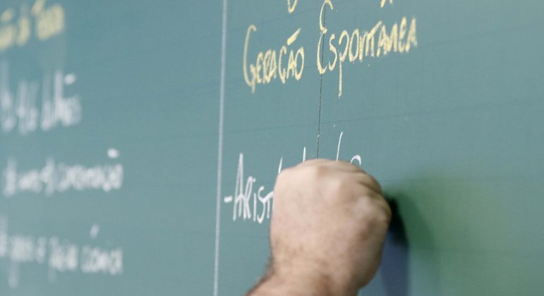 Reajuste vai beneficiar mais de 109,5 mil professores da ativa