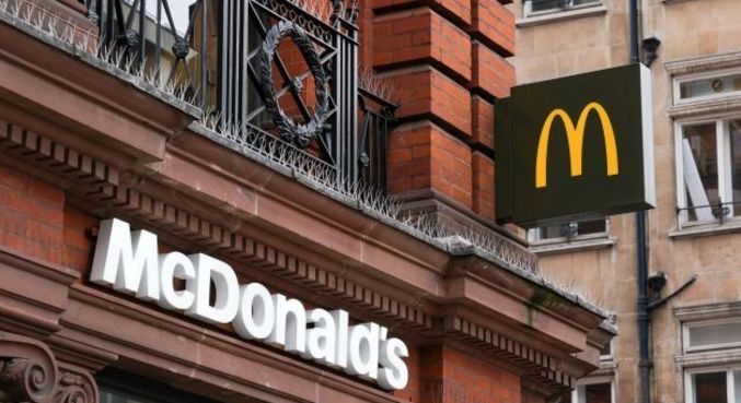 Uma das lojas McDonald's em Londres: o preço do cheeseburger teve reajuste