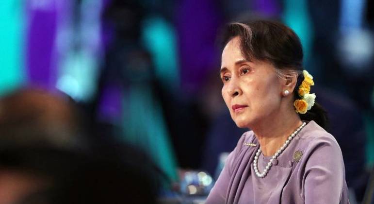 Aung San Suu Kyi em encontro com líderes da Associação das Nações do Sudeste Asiático