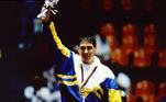 Medalha de ouro nos Jogos de Seul, em 1988, o judoca Aurélio Miguel foi o porta-bandeira brasileiro na edição de 1992, em Barcelona. O paulistano ainda seria bronze em 1996.
