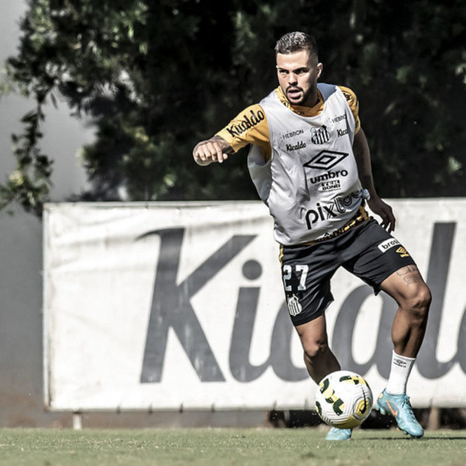 Auro é a reposição natural a Madson para jogo do Santos em Curitiba