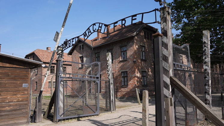 A equipe da Record TV viajou para a Polônia e visitou os locais marcados pelo extermínio de judeus durante a Segunda Guerra Mundial. Entre esses lugares está o campo de concentração de Auschwitz, acima, lembrado ainda hoje como um dos palcos do Holocausto