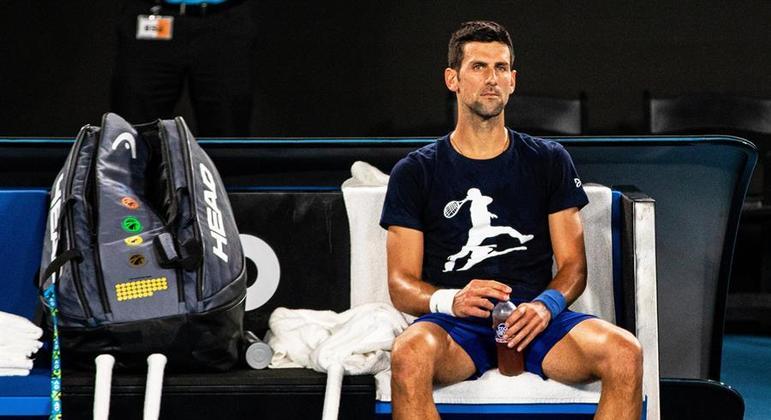 Djokovic aguarda definição sobre sua participação no Aberto da Austrália