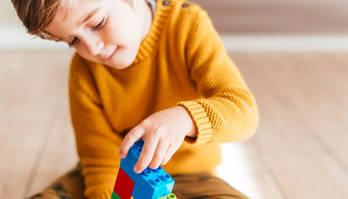 Problemas de ouvido, nariz e garganta podem ter ligação com o autismo (Freepik)