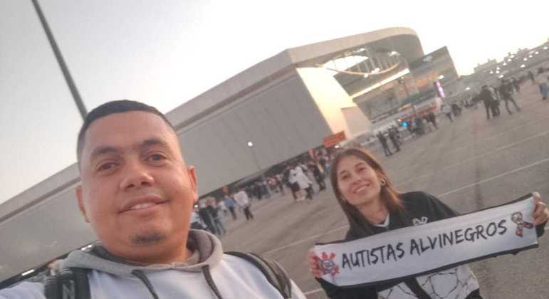 Rafael conheceu Juliana através da prestação de um serviço no trabalho dela