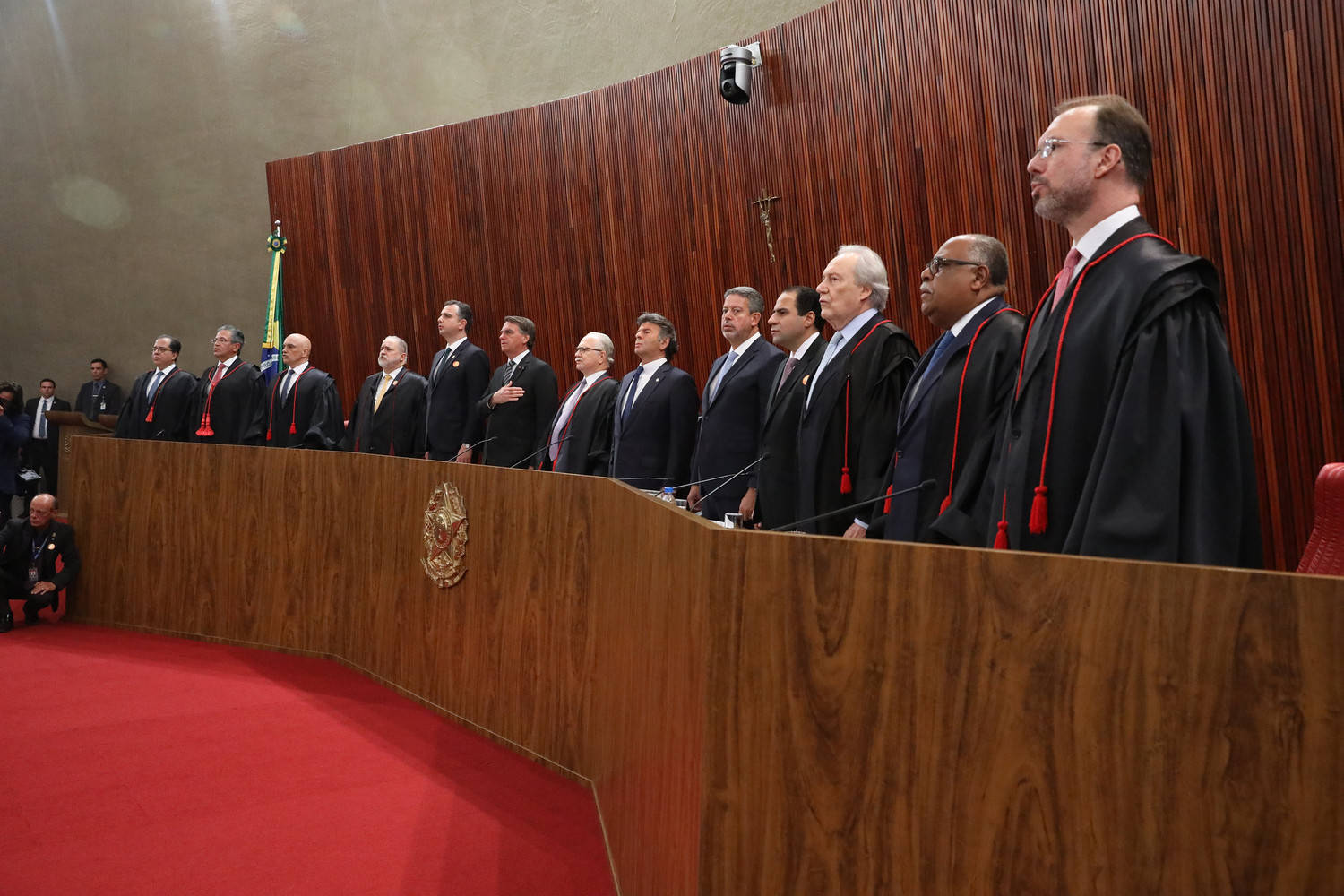 Autoridades dos Poderes Legislativo e Judiciário, além de governadores estaduais e candidatos à Presidência da República, foram à posse