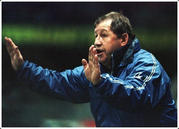 Auxerre - 1995–96 - Sob o comando do lendário treinador Guy Roux , que vestiu a camisa da equipe por quatro décadas, seja como jogador ou técnico, o time conquistou seu primeiro e único título do Campeonato Francês. 