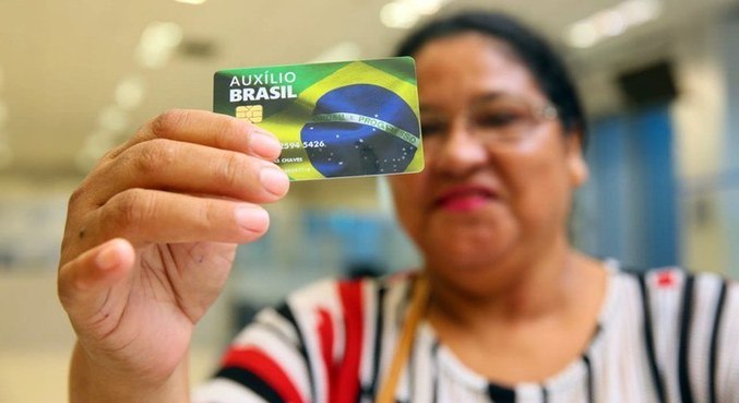 Auxílio Brasil começa a ser pago a 21,1 milhões de famílias