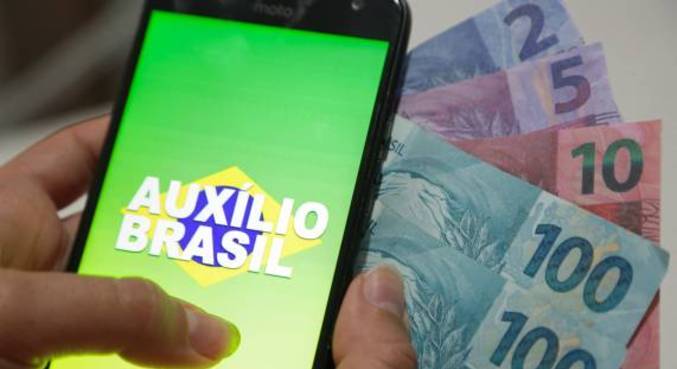 O Auxílio Brasil começa a ser pago a partir desta quarta-feira (17) 