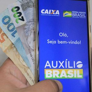 Auxílio Brasil foi criado para substituir o Bolsa Família