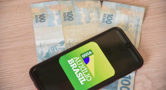 Com o fim do auxílio, o programa Auxílio Brasil vai substituir o Bolsa Família