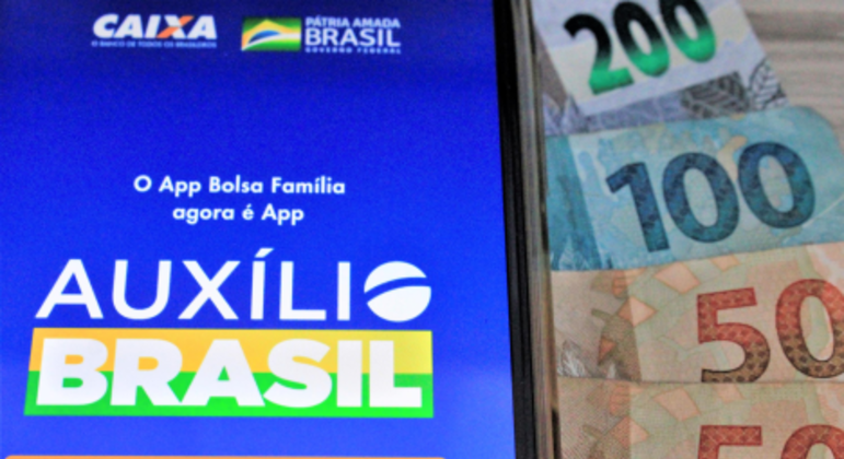 Auxílio Brasil vai beneficiar 17 milhões de famílias
