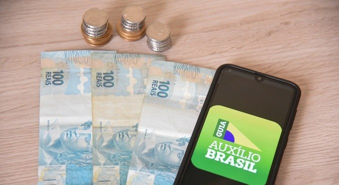 O Auxílio Brasil começa a ser pago a partir do dia 17 de novembro