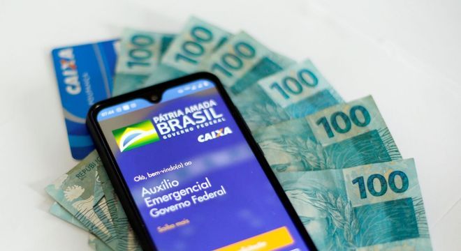 Caixa paga auxílio emergencial de R$ 600 nesta sexta para 3,3 ...