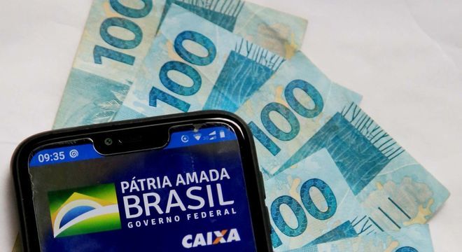 Trabalhadores informais e pessoas de baixa renda estão recebendo o auxílio