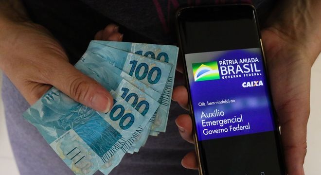 MP prevê quatro parcelas extras de R$ 300 até dezembro 