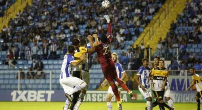 Avaí e Criciúma se enfrentaram pelo Campeonato Brasileiro Série B