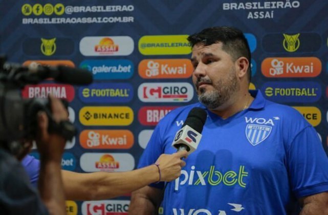 Avaí (Série B) - Eduardo Barroca, de 41 anos, assumiu o comando do clube catarinense em julho de 2023 e segue à frente da equipe - Foto: Bruno Corsino/ACG
