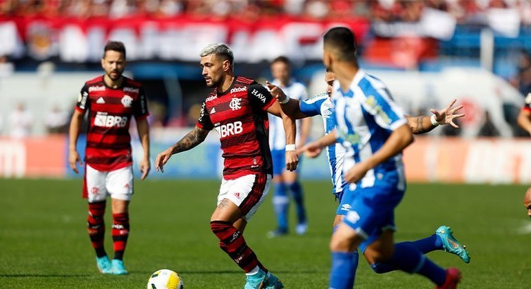 Avaí: Sobe – Vladimir foi o melhor do Leão. Fez boas defesas e impediu que o Avaí sofresse uma derrota pior. / Desce – Após o gol, o Avaí recuou muito e não passou nem perto de chegar reagir à frente ofensiva do Flamengo. 