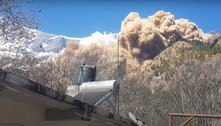 Vídeo assustador mostra a chegada de avalanche avassaladora em vila