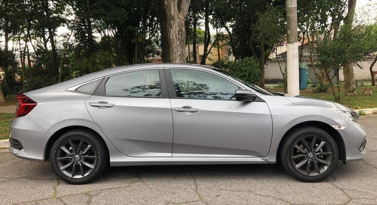 Civic LX entrega o essencial para um sedã médio
