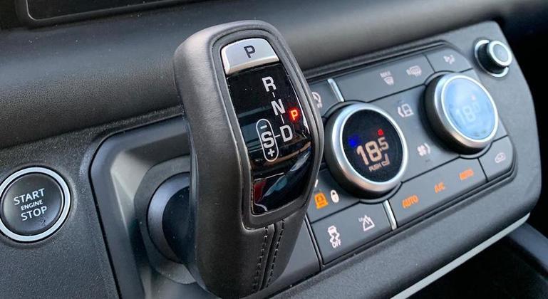 O motorista com CNH de carro automático pode retirar essa restrição quando desejar