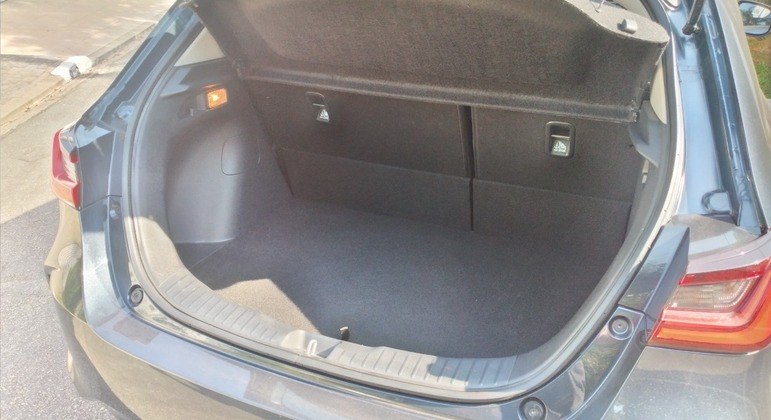 Porta-malas tem capacidade de 268 litros