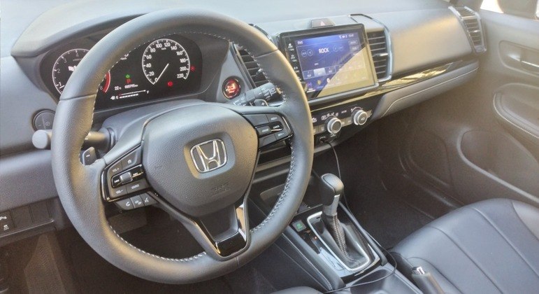 Modelo tem central multimídia de 8 polegadas com conexão sem fio com Android Auto e Apple CarPlay