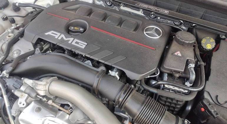 Modelo vem equipado com motor de 2.0 litros turbo M260, que entrega 306 cv a 5.800 rpm e torque de 40,8 kgfm entre 3.000 e 4.000 rpm