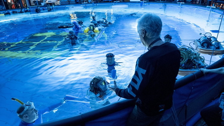 Novo sistema para filmagens na águaPara O Caminho da Água, James Cameron ajudou a criar uma forma inédita de filmar embaixo d'água, especialmente com a técnica de captura de movimentos, que acompanha os rostos e corpos dos atores, que depois serão transformados nos Na'vi, povo que vive no planeta Pandora. 