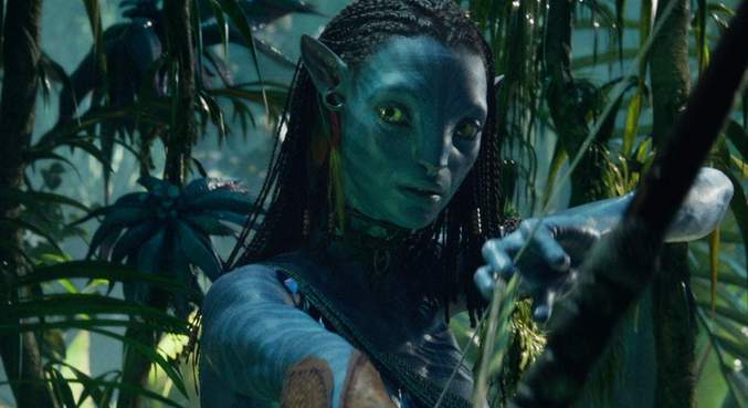 Zoe Saldaña dá um show como a personagem Neytiri
