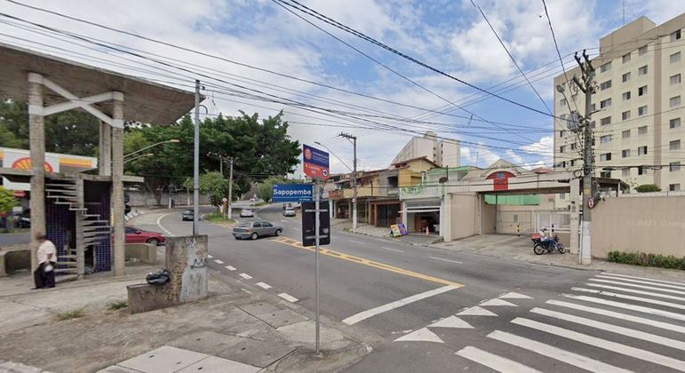 Homem perdeu o controle do veículo na avenida João Pessoa com a avenida Sapopemba