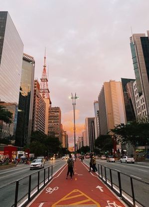 Avenida Paulista tem fios subterrâneos