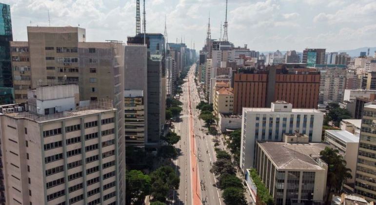 Avenida Paulista fechada para carros aos domingos vira opção de lazer na cidade 