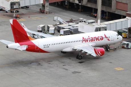 Preço de passagem aérea sobe com crise da Avianca Brasil - Jornal