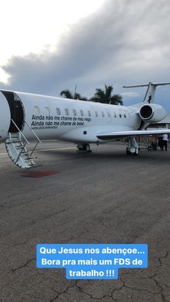 N&atilde;o &eacute; a primeira vez que o sertanejo usa o refr&atilde;o da m&uacute;sica como decora&ccedil;&atilde;o. Ele tamb&eacute;m mandou adesivar a frase em seu jatinho, avaliado em R$ 10 milh&otilde;es