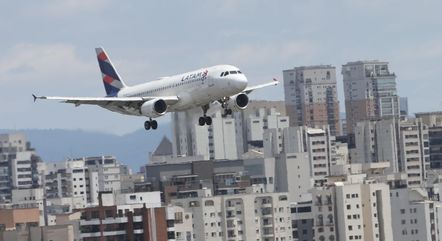 Movimento de voos no aeroporto de Congonhas (SP)