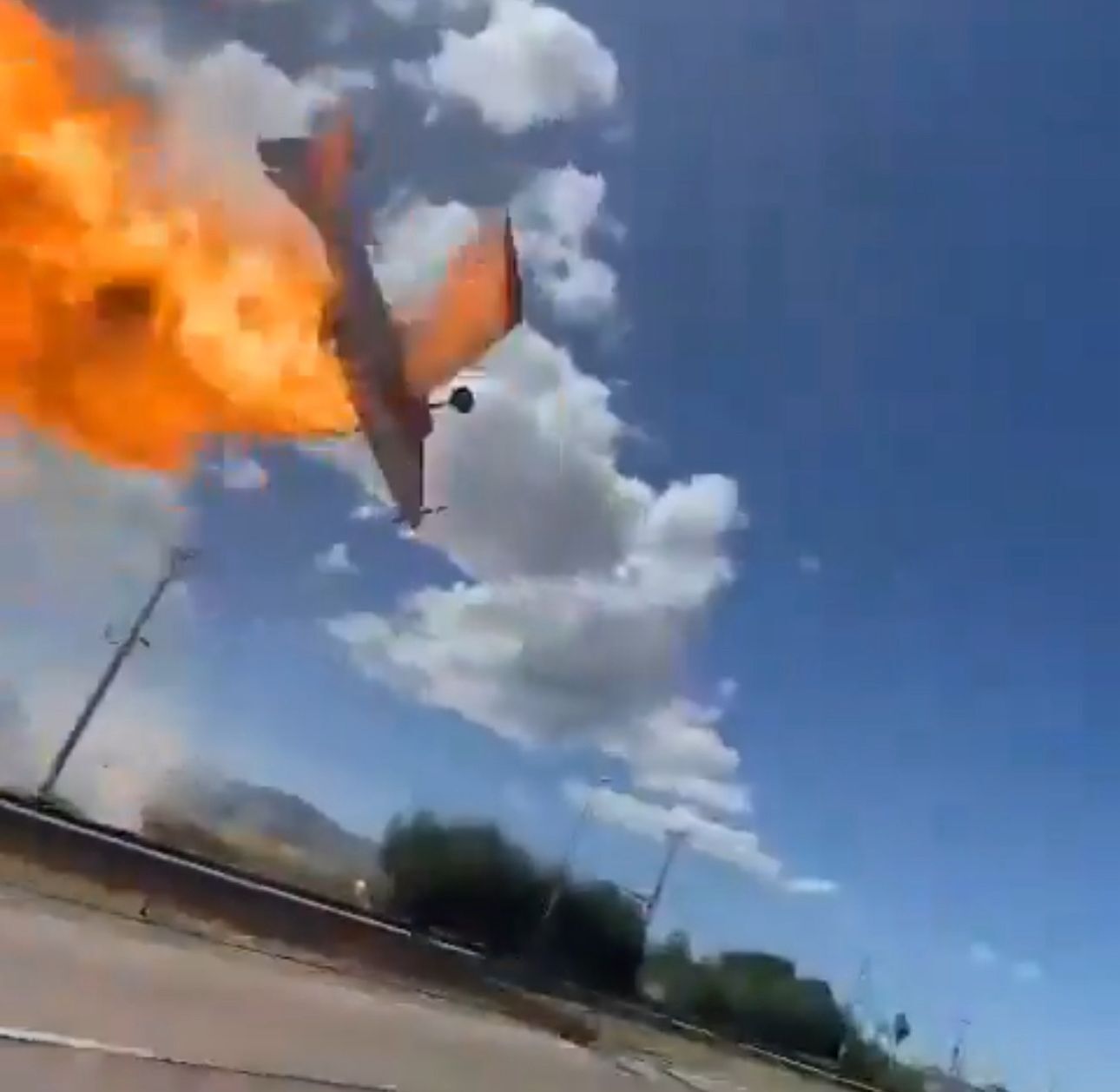 Avião agrícola: acidente com explosão, no Chile